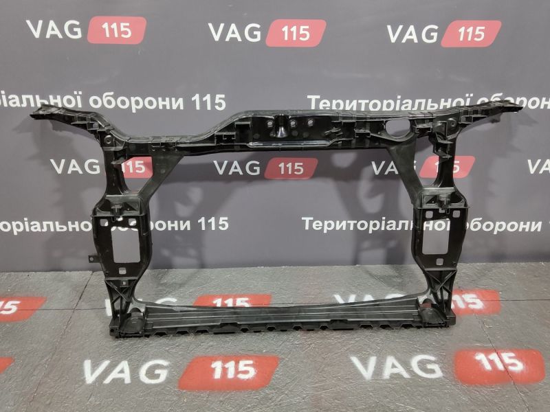 136504 Панель передня
