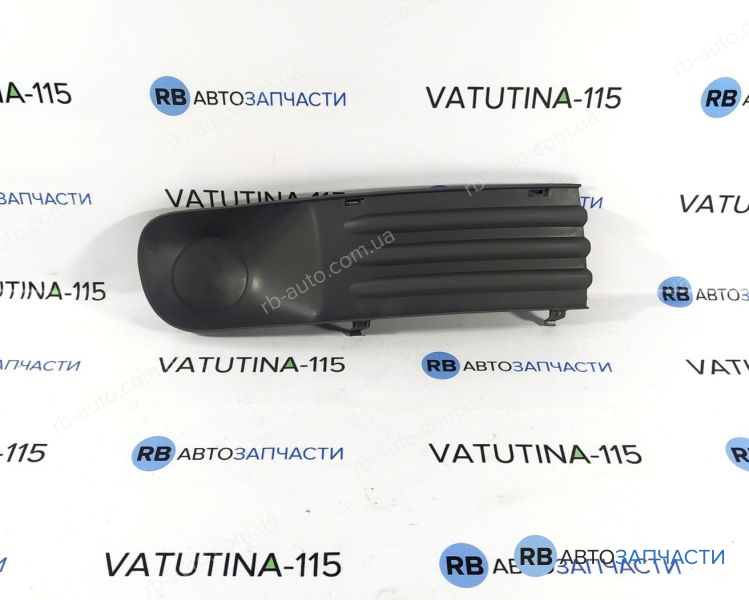 KH9568996 Решітка в бампер без туман. R