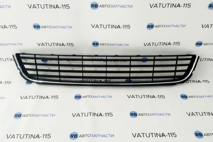 FP7411991 Решітка бампера центр. +хром (крім GTI)