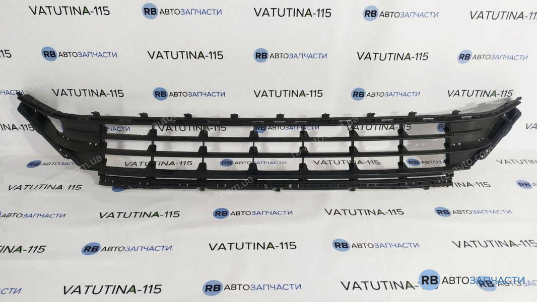 5G0853677N9B9 Решітка бампера центр. чорн.