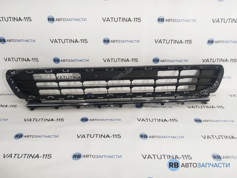 FP7431910 Решітка бампера центр. чорн.