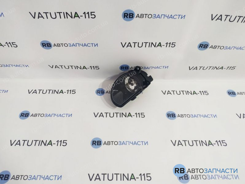 4E0941700A Протитуманна фара R H7
