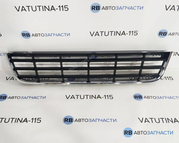 KH9517996 Решітка в бампер центр. +хром.