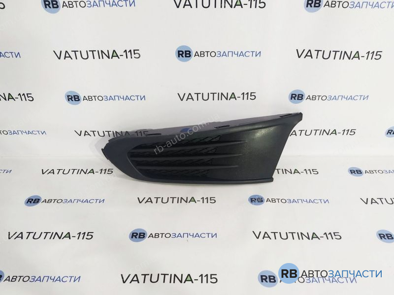 FP7426911 Решітка бампера L без отв. тум.