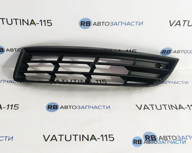 3C0853665B9B9 Решітка в бампер без туман. L