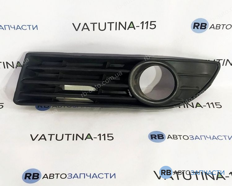 FP7408995 Решітка в бампер +туман. L