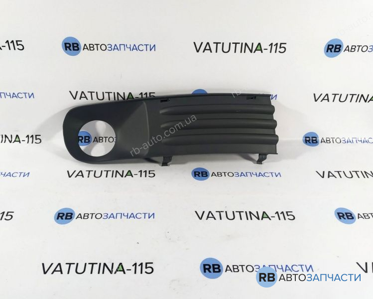 KH9568998 Решітка в бампер з туман. R