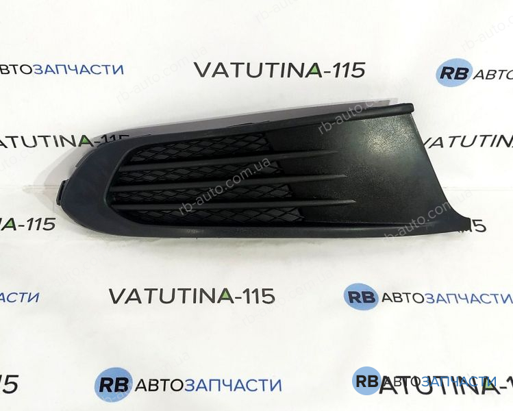 FP7426912 Решітка бампера R без отв. тум.