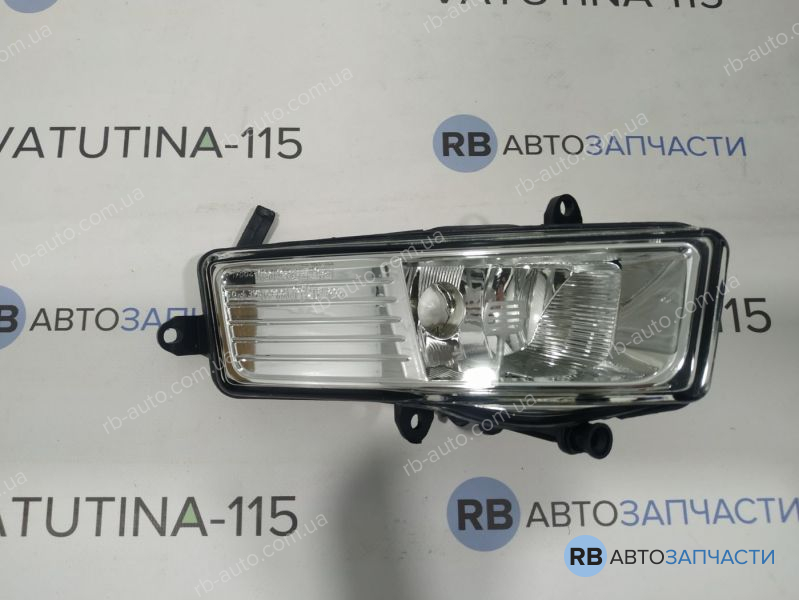 446-2004L-UQ Протитуманна фара L H11 (трапец.)