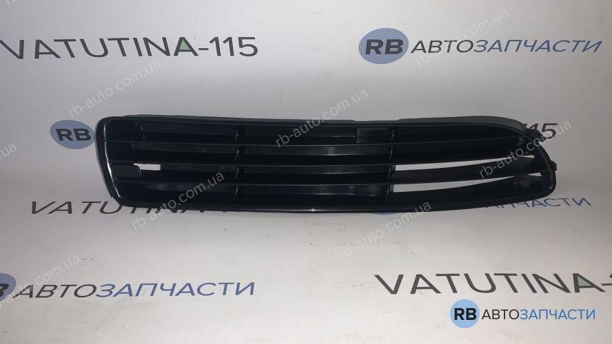 FP0018996 Решітка бампера R
