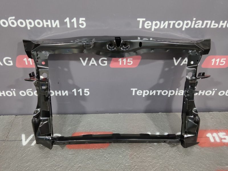 692204 Панель передн.