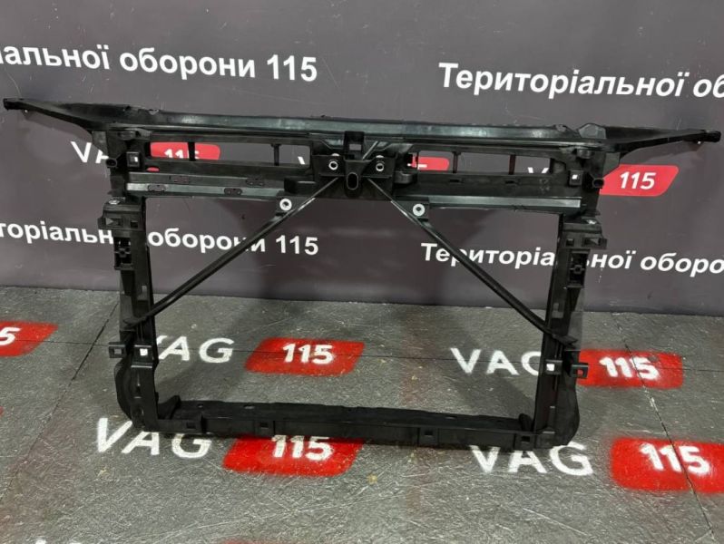 69C104-1 Панель передня