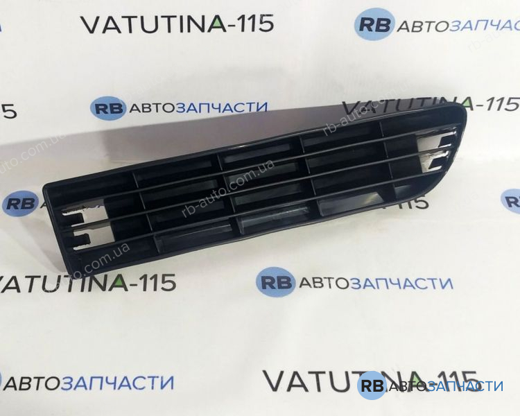 KH0013995 Решетка бампера L