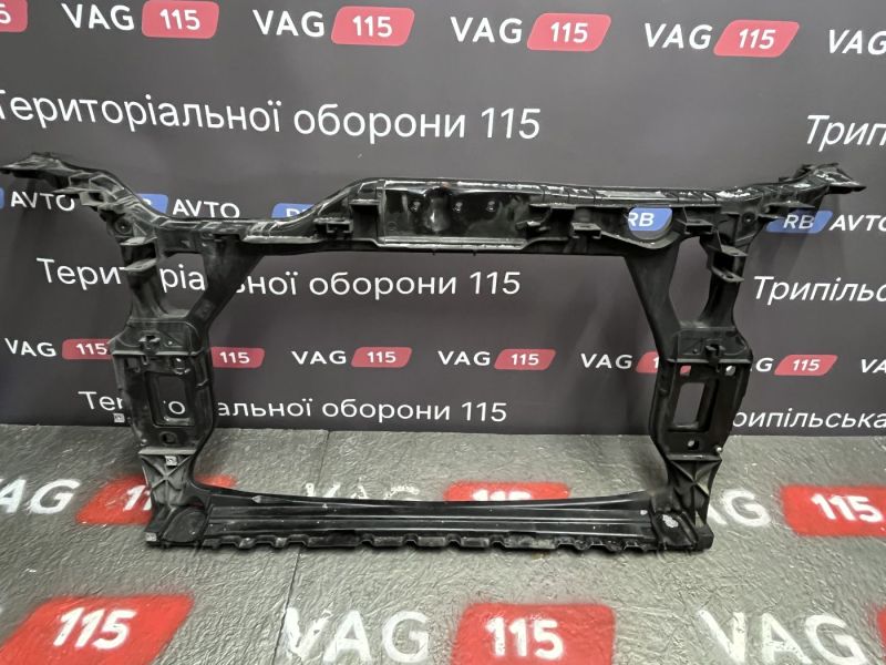 8R0805594D Панель передня