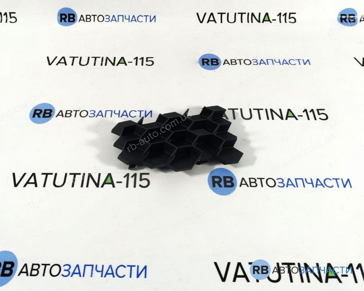 1Z0853665F9B9 Заглушка решітки бампера центр. RS L