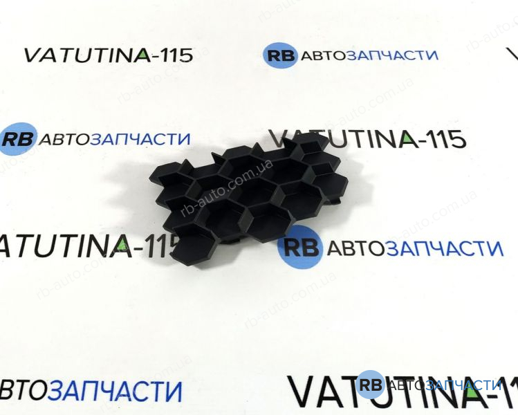 1Z0853666F9B9 Заглушка решітки бампера центр. RS R