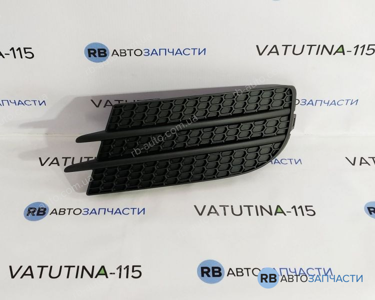 5N0853665D9B9 Решітка в бампер без отв тум. L