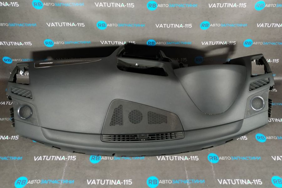 8R1857003G24A-DEF Торпедо + Airbag R (чорна) (дефект)