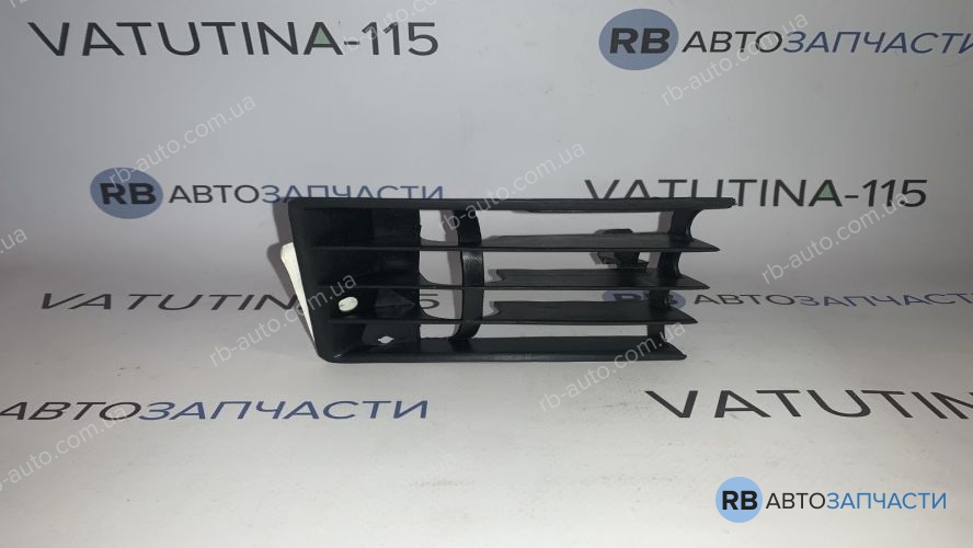 131627-4 Решітка бампера з туман. R