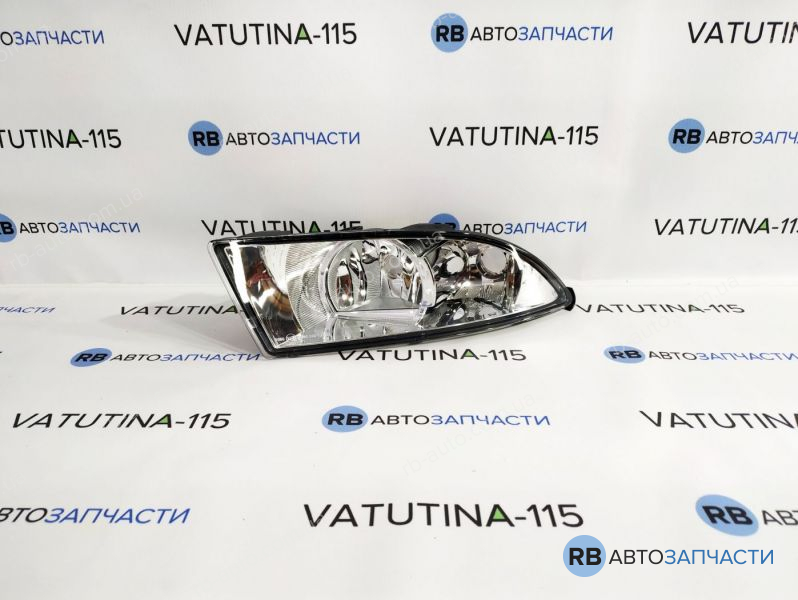 1NE010299-121 Противотуманная фара R (треуг.) H8+P21W