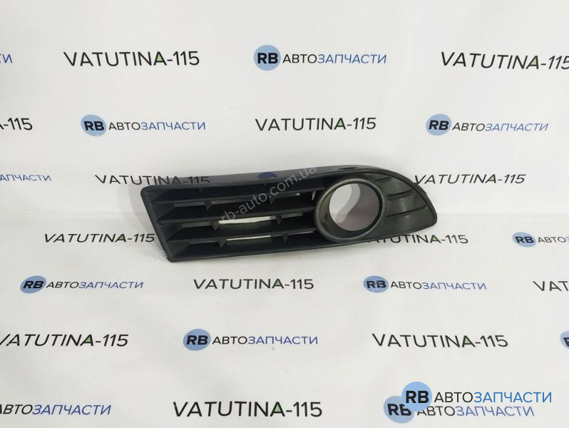 FP7408996 Решітка в бампер +туман. R
