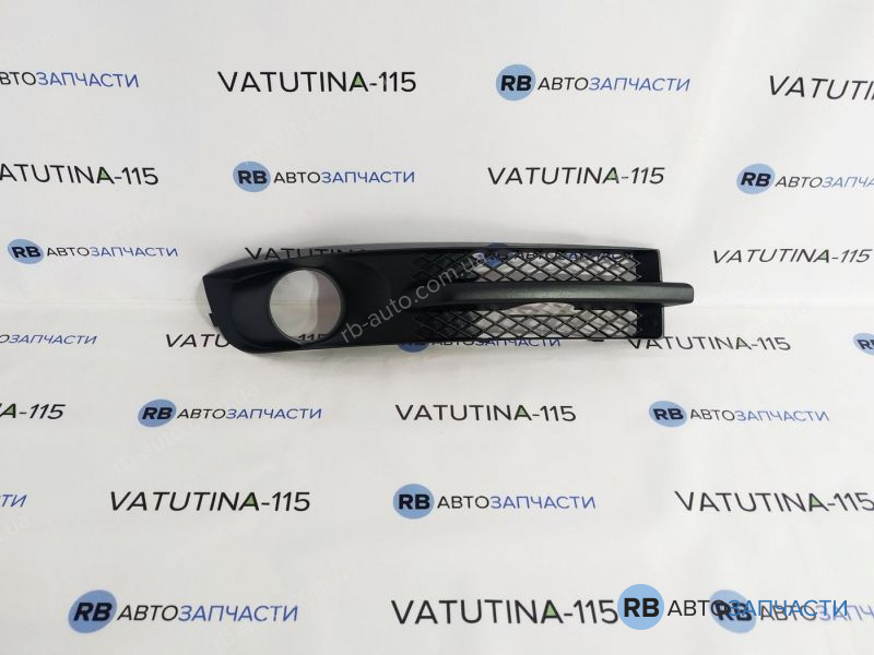 7M3853684C01C Решетка в бампер с туманк. R