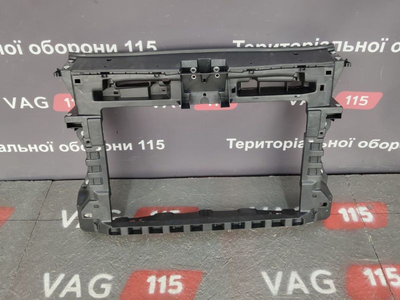 956304 Панель передня