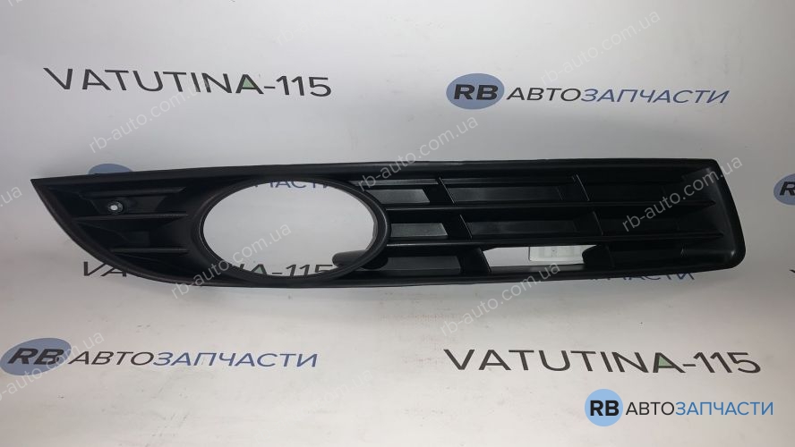 KH9517998 Решітка в бампер з туманк. R