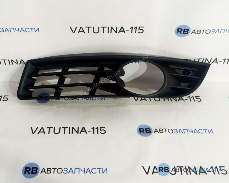 FP7407993 Решітка в бампер з туманк. L