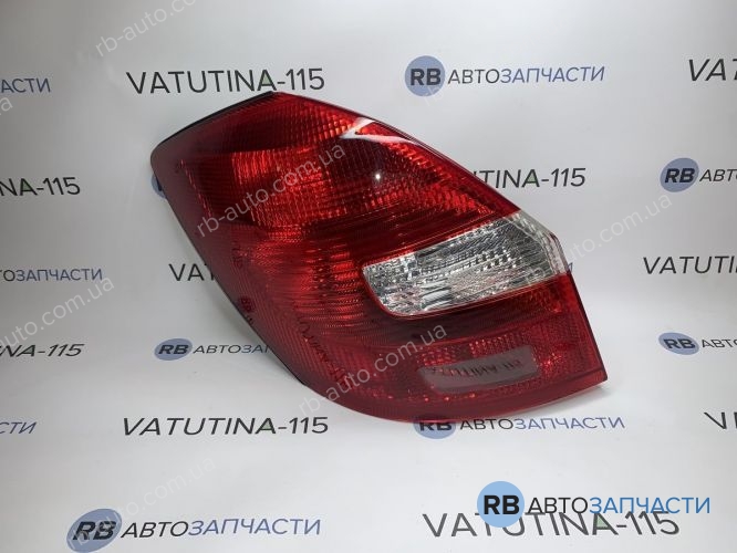 20-211-01047 Ліхтар задній L HB/Kombi