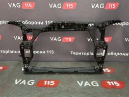 Панель передня
