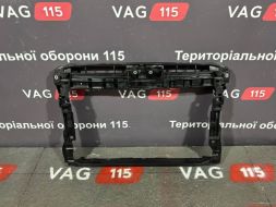 Панель передня