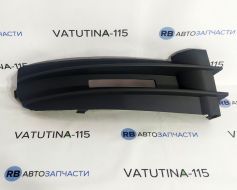 Решітка бампера R -пр/тум.